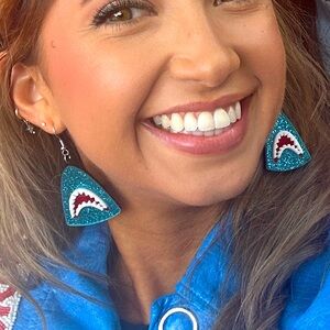 🦈 SPARKLY SHARK EARRINGS